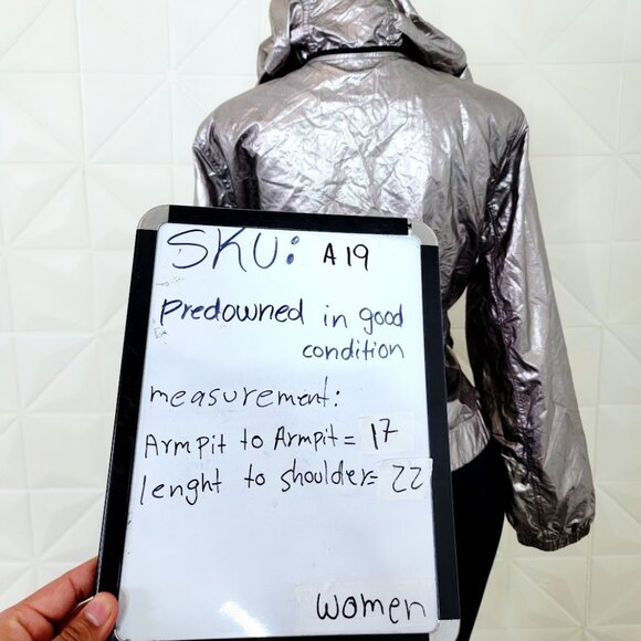 Lululemon Women's Titanium Silver Foil Get Stellar Windbreaker Jacket Size L - Picture 8 of 8